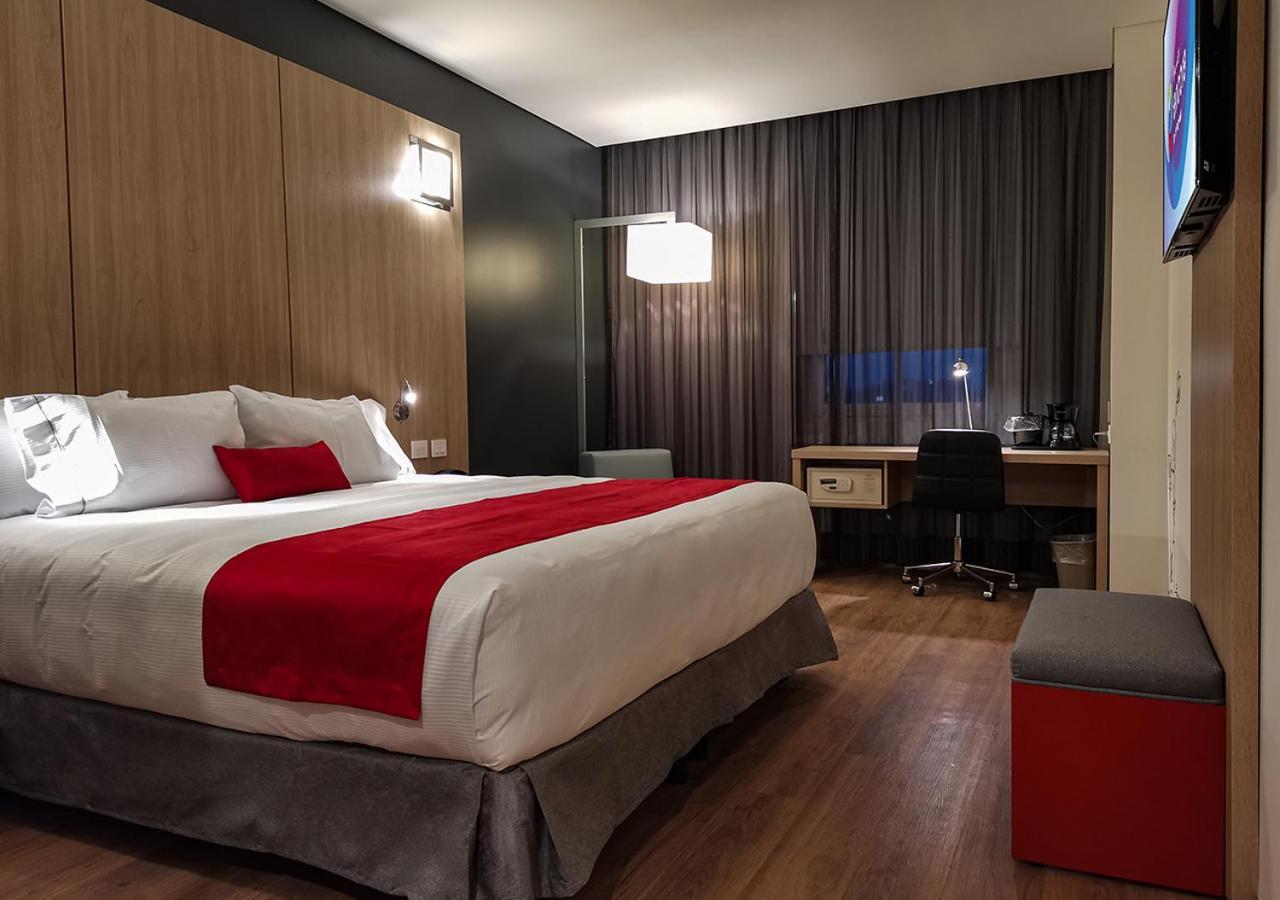 Ramada Encore By Wyndham Guadalajara Aeropuerto Las Pintas Εξωτερικό φωτογραφία
